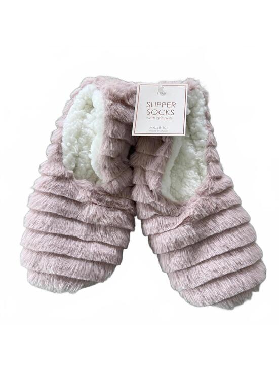 Target Shoes - PINK Faux Fur Slipper Socks with grippy‎ bottoms NWT Womens SZ M/L Cottage Core